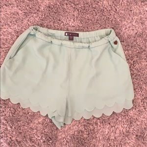 Kendall & Kylie flowy shorts